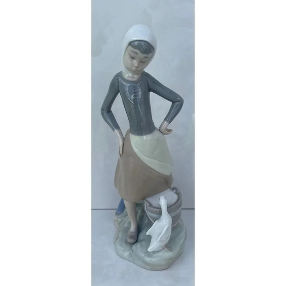 Milk Maid With Goose Lladro Vintage Figurine Girl with Milk Pail Porcelain - Picture 1 of 8